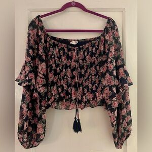 Designer ee:some of Los Angeles Adorable Dark Navy Floral Top Size Medium